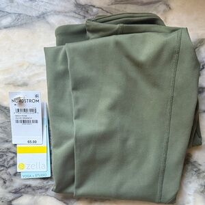 🧘🏻‍♀️🧘🏻‍♀️Zella Khaki Performance Leggings🧘🏻‍♀️🧘🏻‍♀️